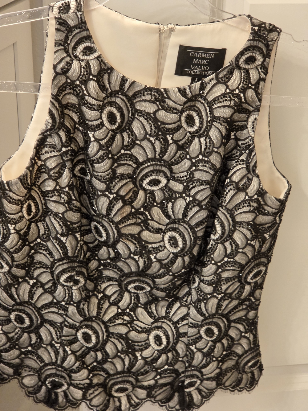 Carmen Marc Valvo Black and Ivory Floral Lace Sleeveless Shell